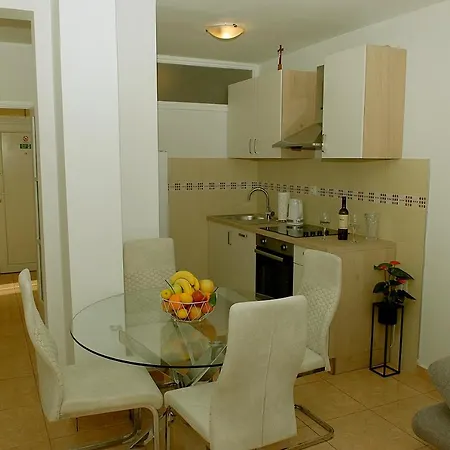 Olive Apartment Split